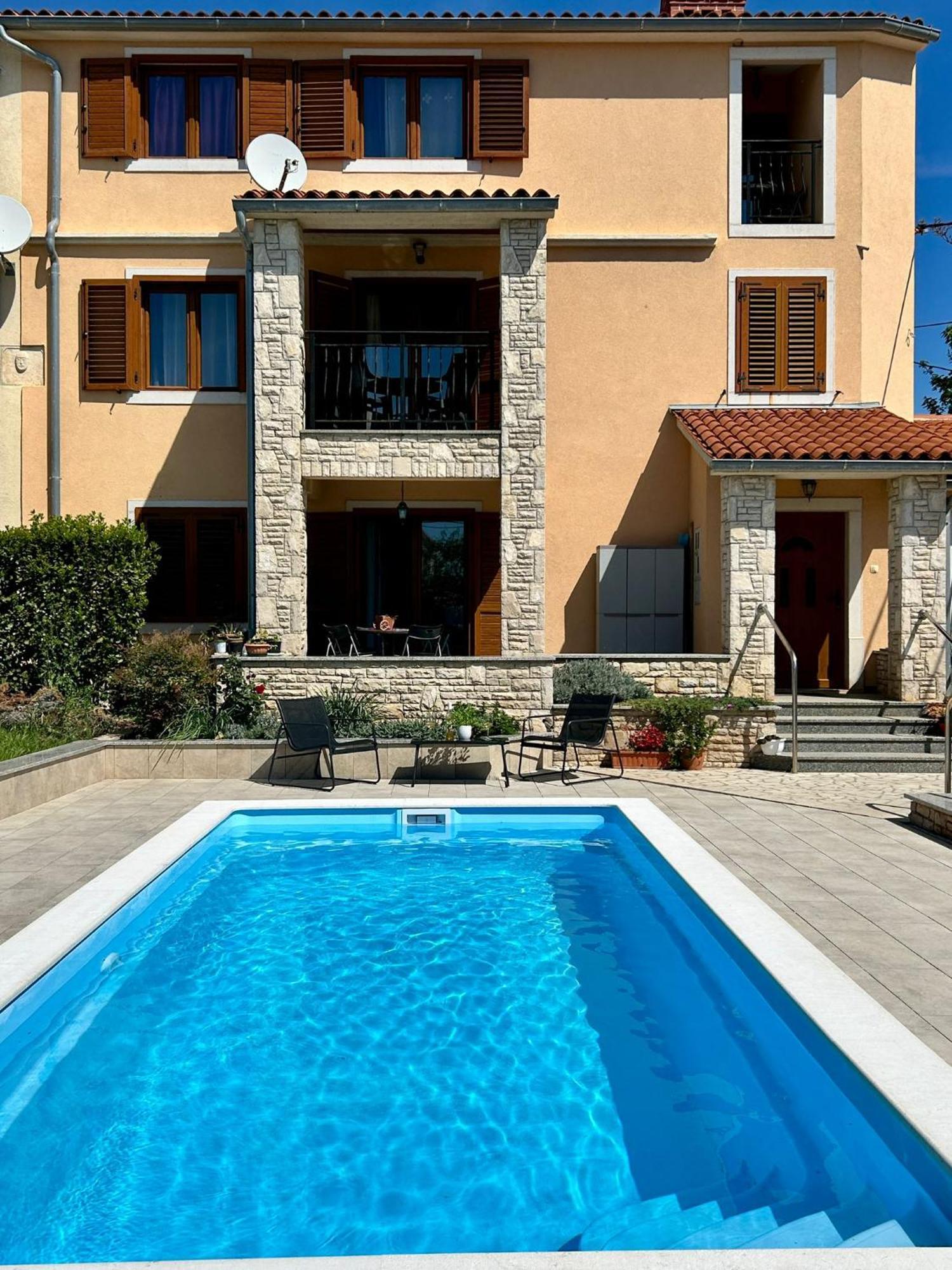 Krasa Sea View Apartmants With Pool Ližnjan