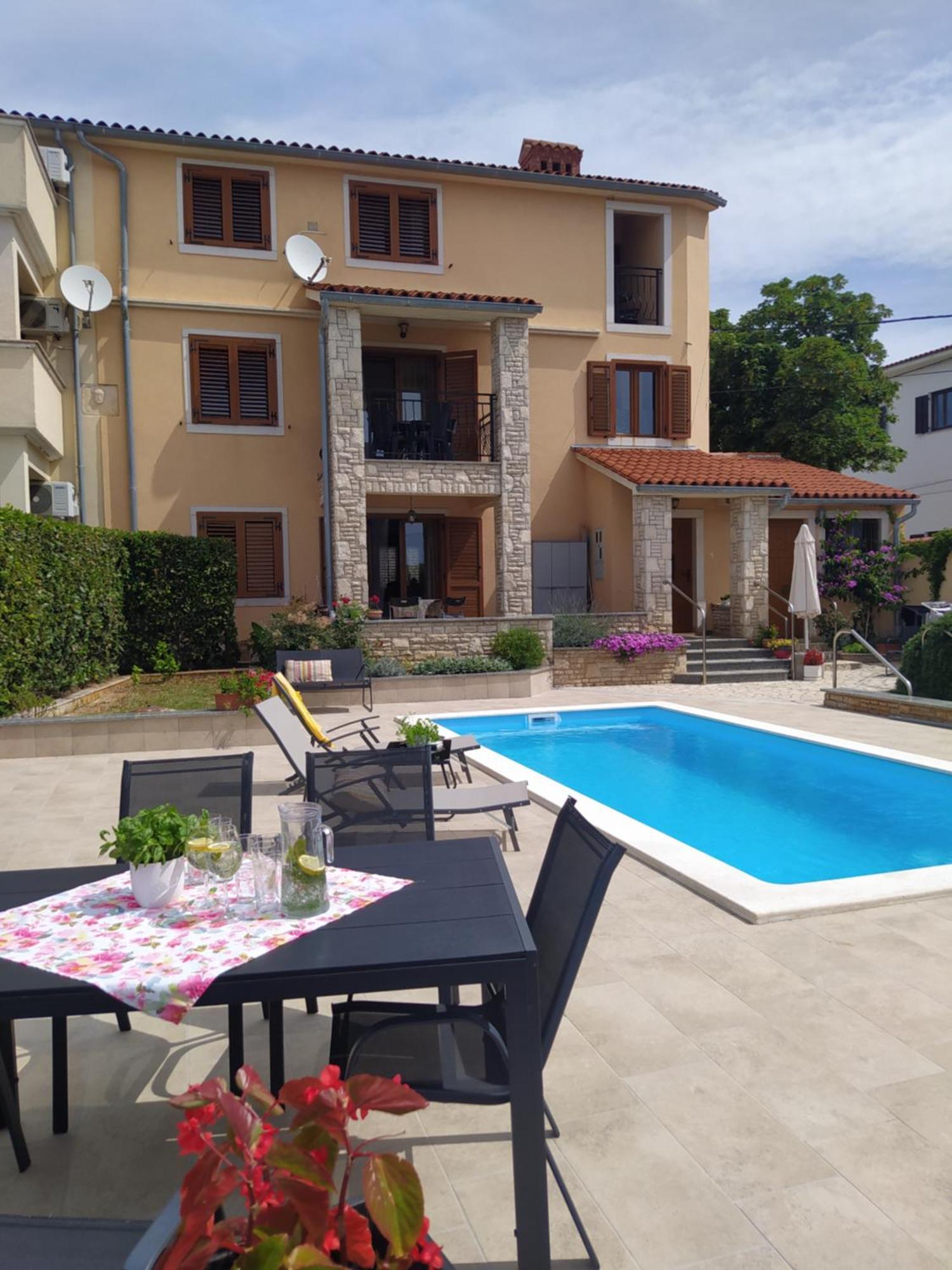 Apartment Krasa Sea View Apartmants With Pool *