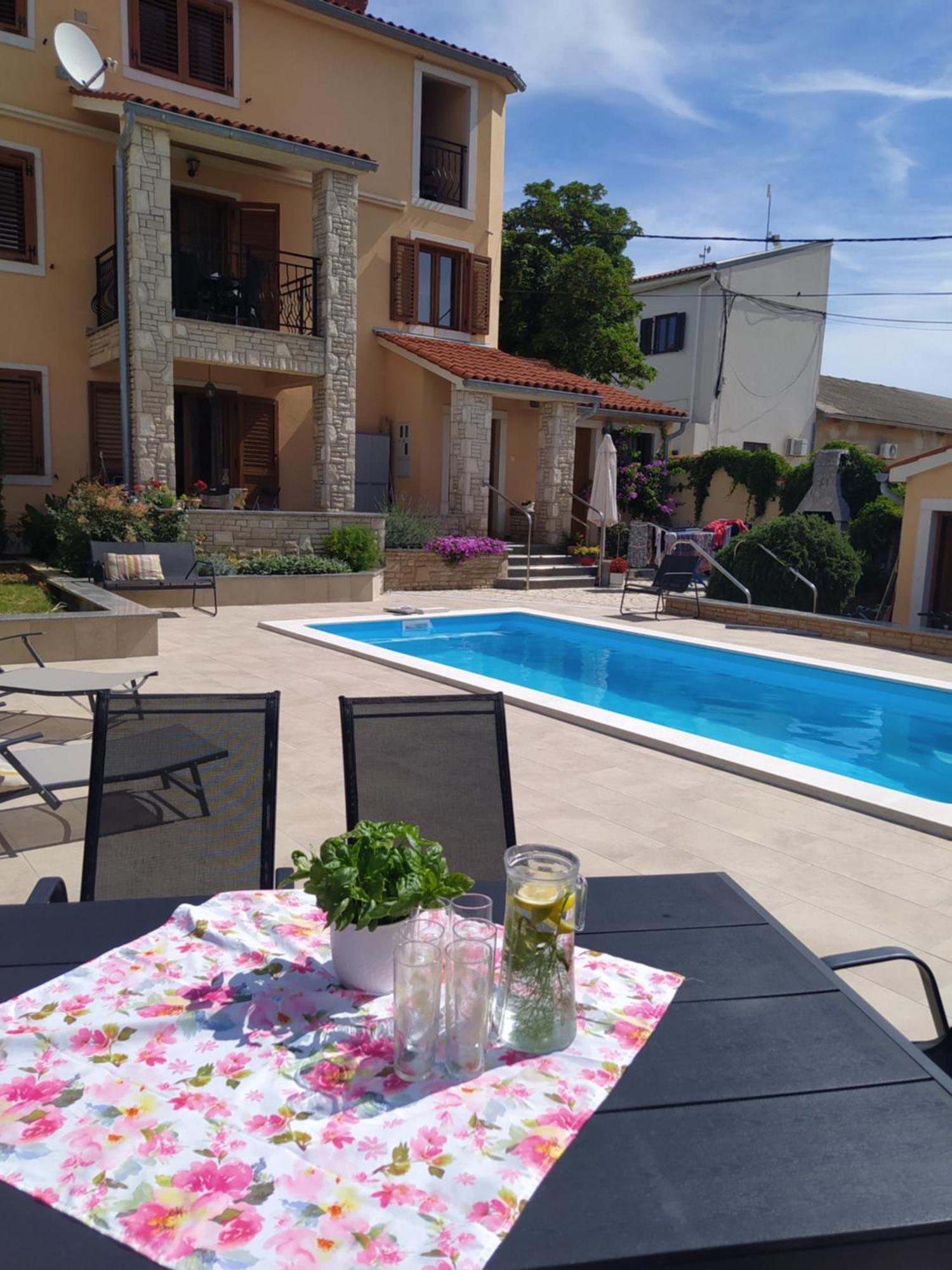 Krasa Sea View Apartmants With Pool