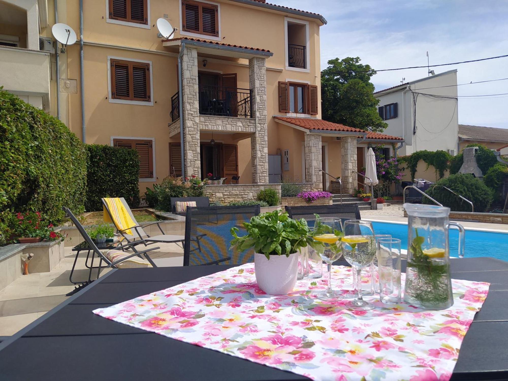 Krasa Sea View Apartmants With Pool Ližnjan